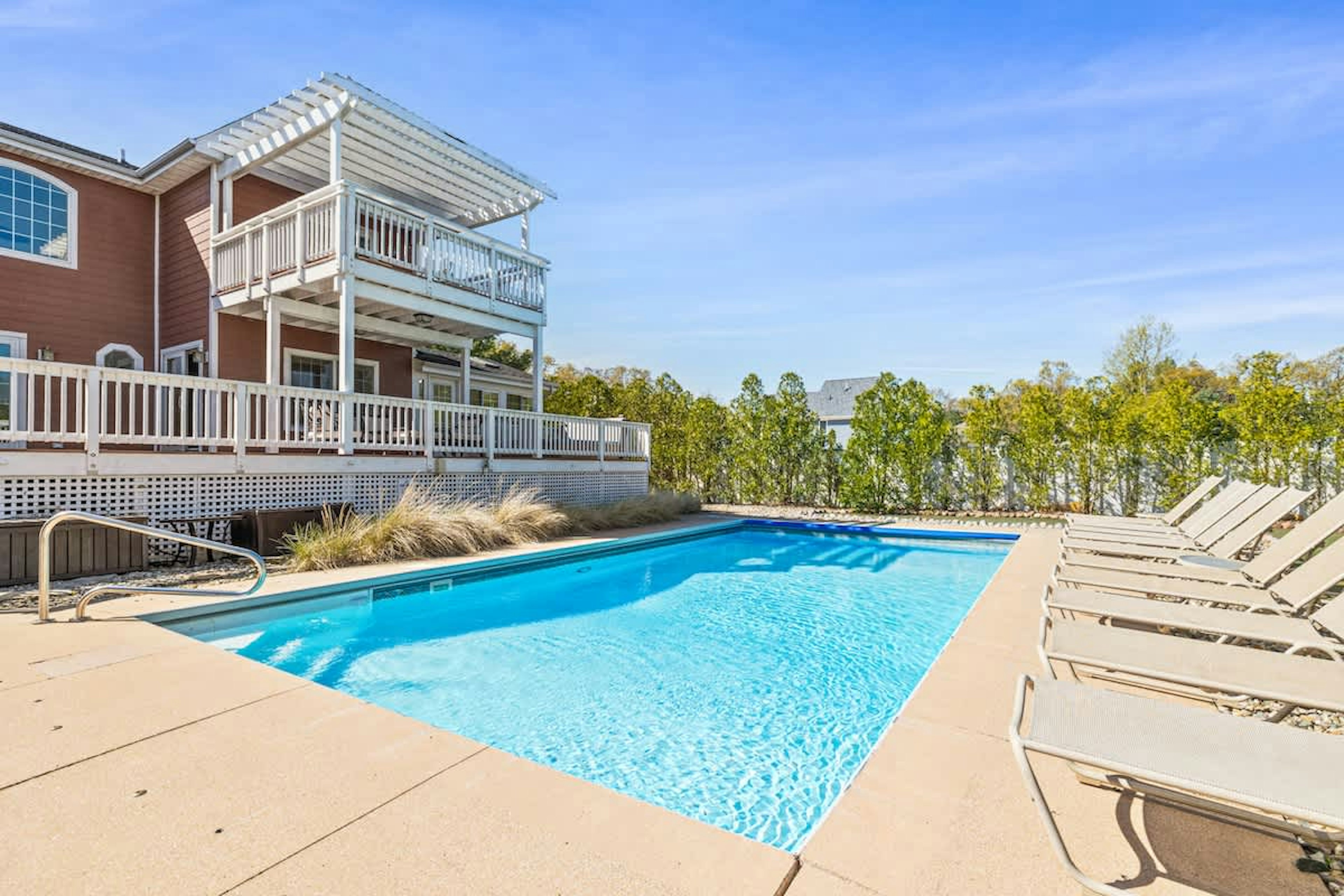 Dive in, dry off, repeat—this poolside setup brings everyone together in the best way.