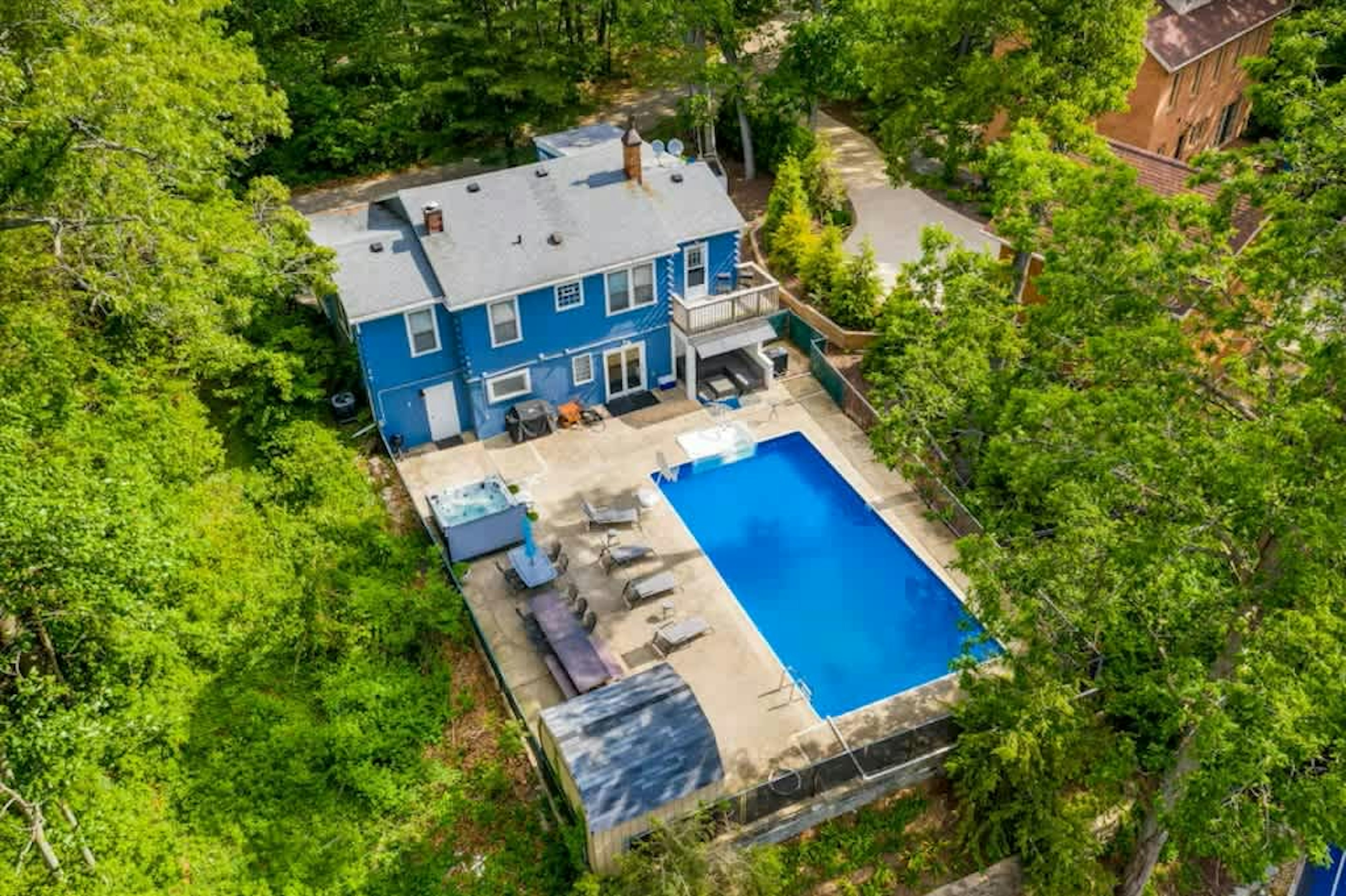 A private pool and hot tub oasis at Barefoot Cottage.