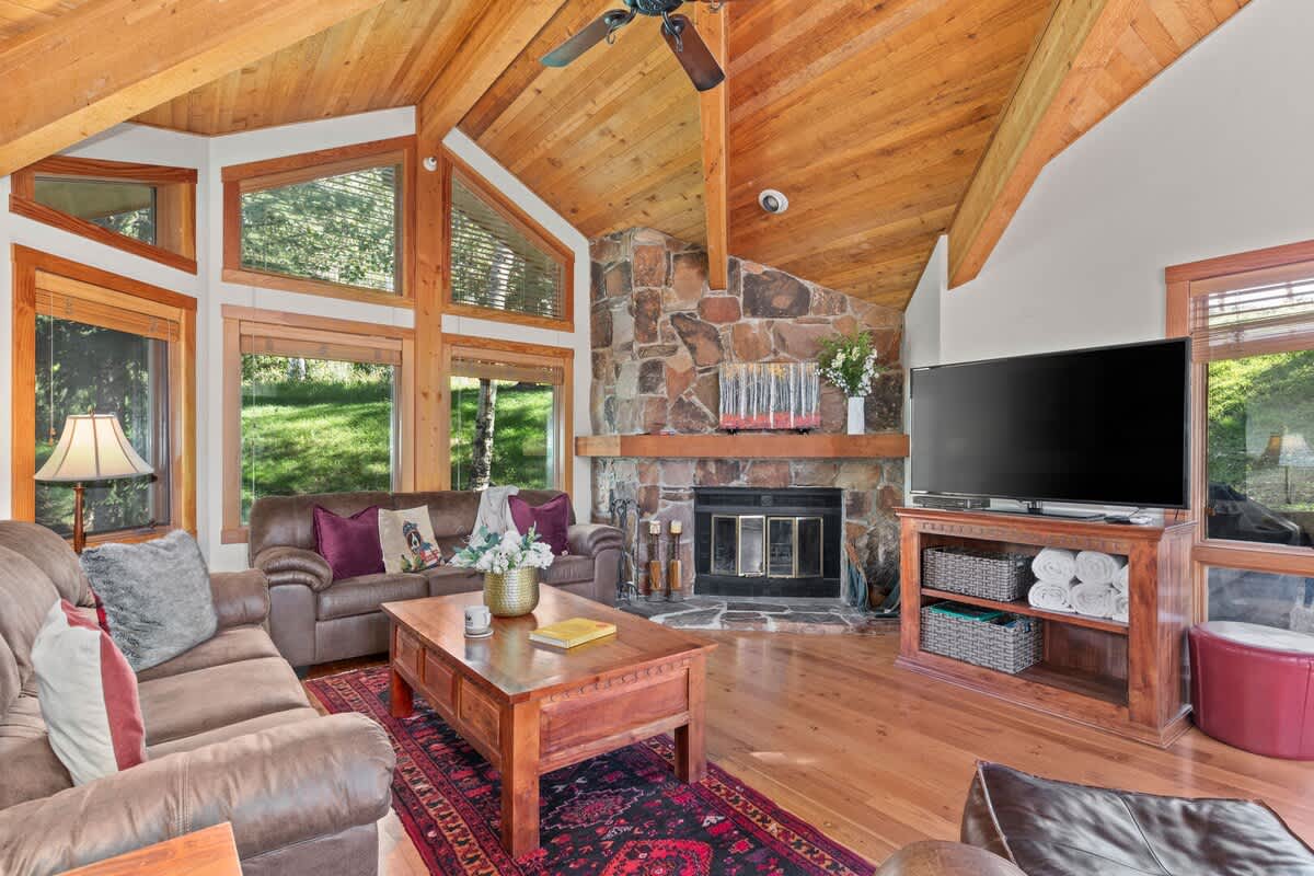 Abode at Crescent Cabin photo 4