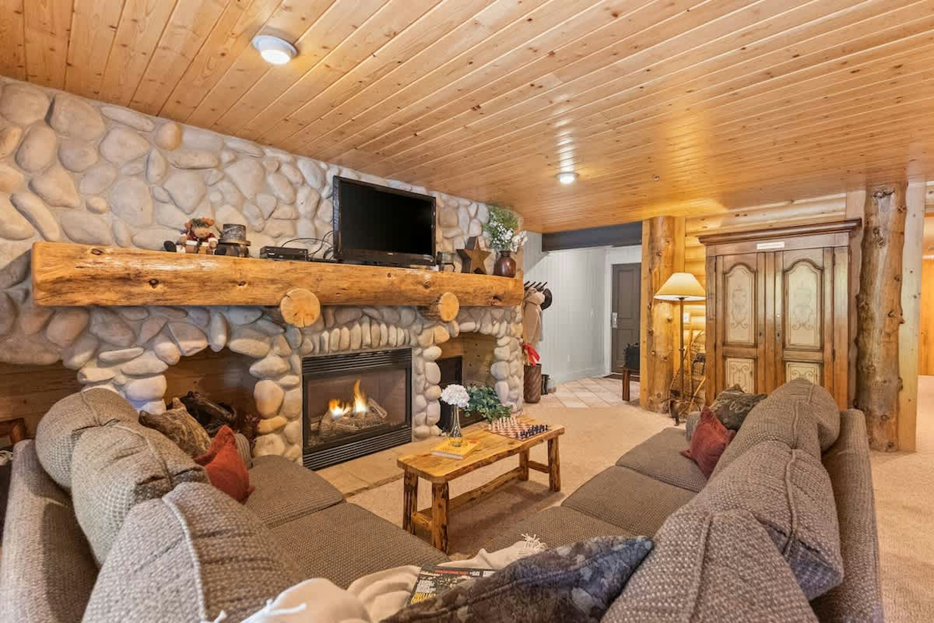 Abode at Black Bear 205 1
