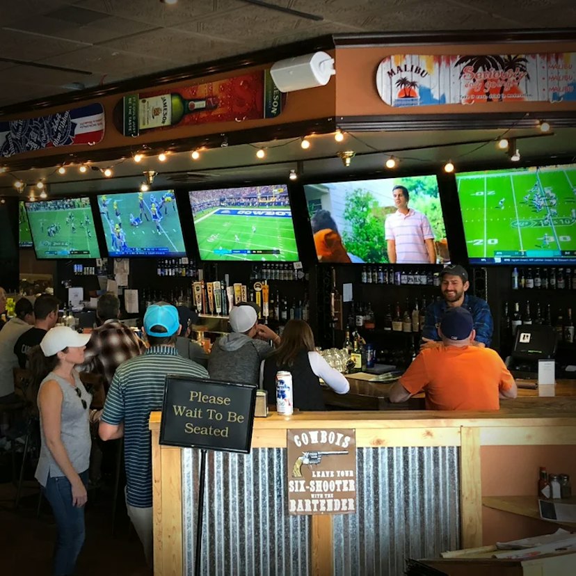 Collie's Sports Bar & Grill image 2