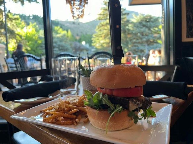 Apple's Bar and Grill image 24