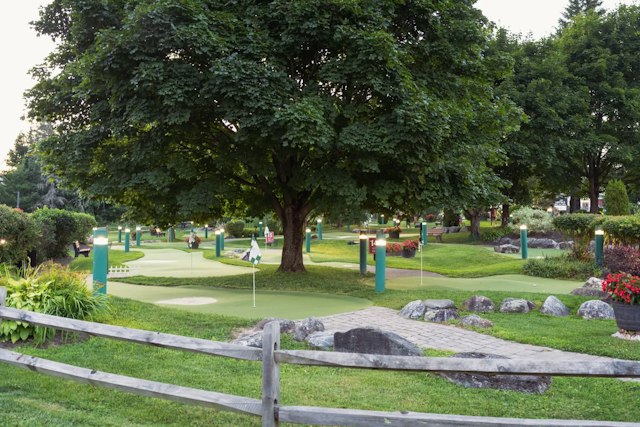 Stowe Mini Golf image 9