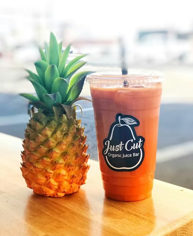 Just Cut Organic Juice Bar image 5