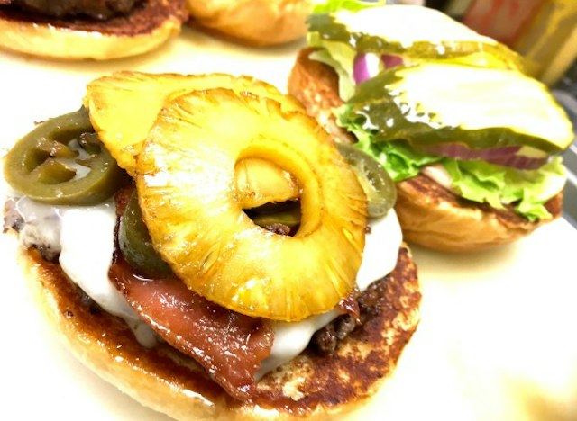 Bogey's Burgers - Redmond image 4