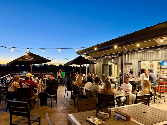 Cascade Lakes Brewing - Pub at 7th Street image 3