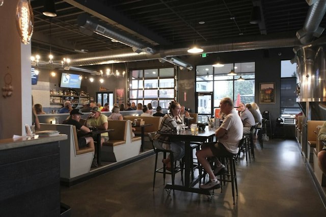 Cascade Lakes Brewing - Pub at 7th Street image 7