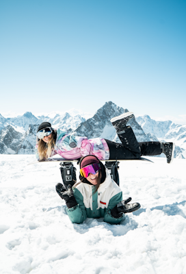 Snowboarders in Les 2 Alpes