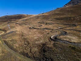 Acces to the Diable hyrid lift during the autumn opening period in Les 2 Alpes