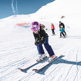Forfaits pack Famille 6 ou 7 jours | Les 2 Alpes Économisez au moins 60 € pour 3 personnes et 80 € pour 4 personnes sur vos skipass pour 6 ou 7 jours aux 2 Alpes !