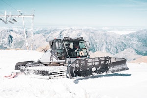 Snow groomer operator