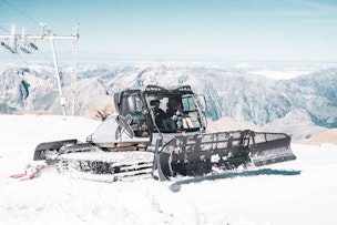 Snow groomer operator