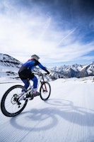 VTT printemps sur neige aux 2 Alpes
