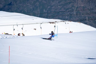 Accueil des ski-clubs et des professionnels du ski pour les entrainements et la formation sur le domaine d'altitude des 2 Alpes.