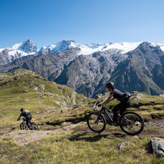 Les 10 bonnes raisons de faire du VTT aux 2 Alpes Les 10 bonnes raisons de faire du VTT aux 2 Alpes