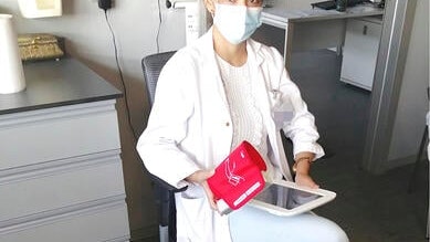 Doctor using MESI mTABLET