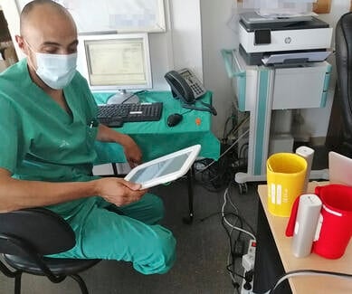 Doctor using MESI mTABLET
