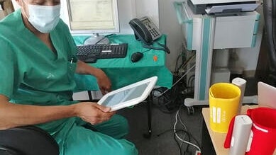 Doctor using MESI mTABLET