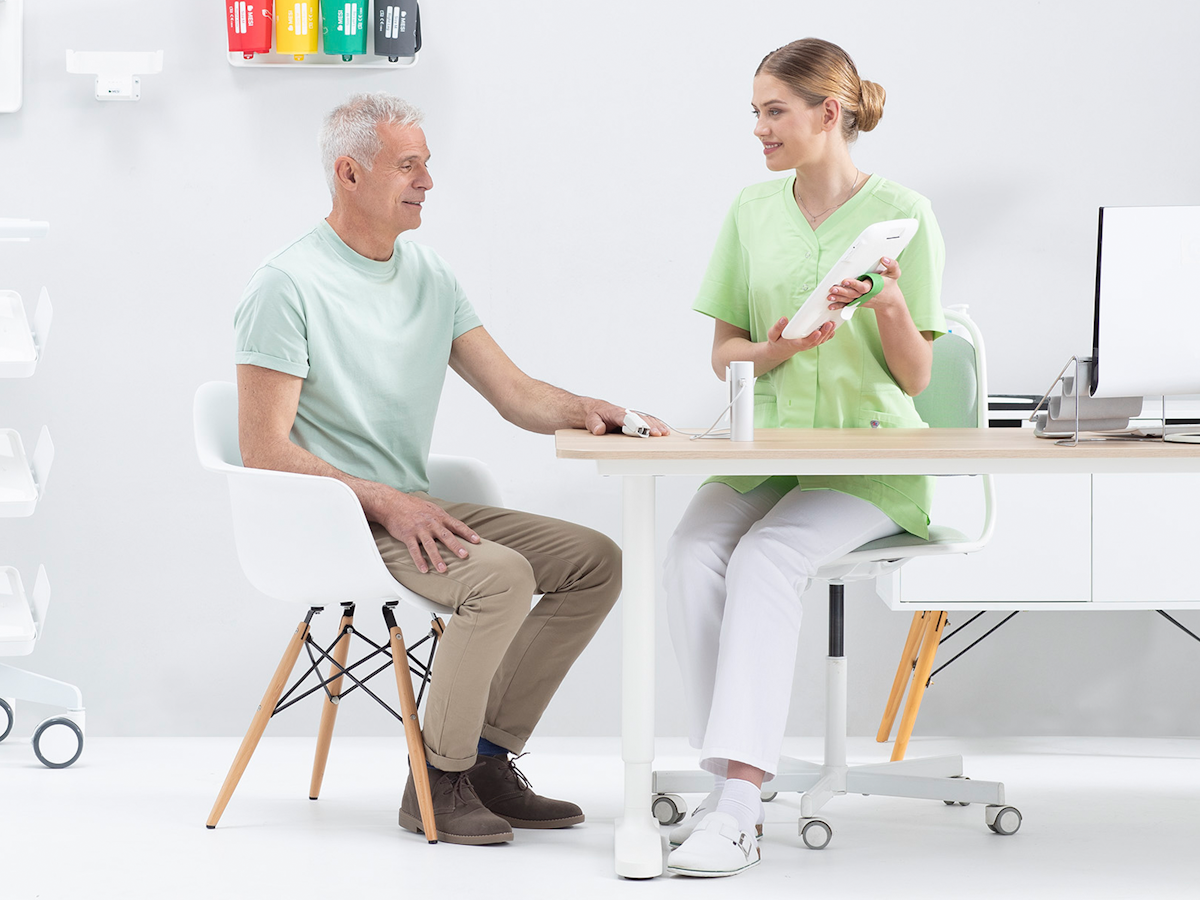 イメディス-IMEDIS:健康管理デバイス MRT1/MRT2/AE-PE Measure pulse oximetry with MESI mTABLET SPO2