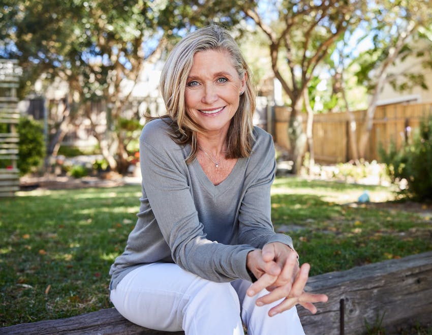 woman sitting in park