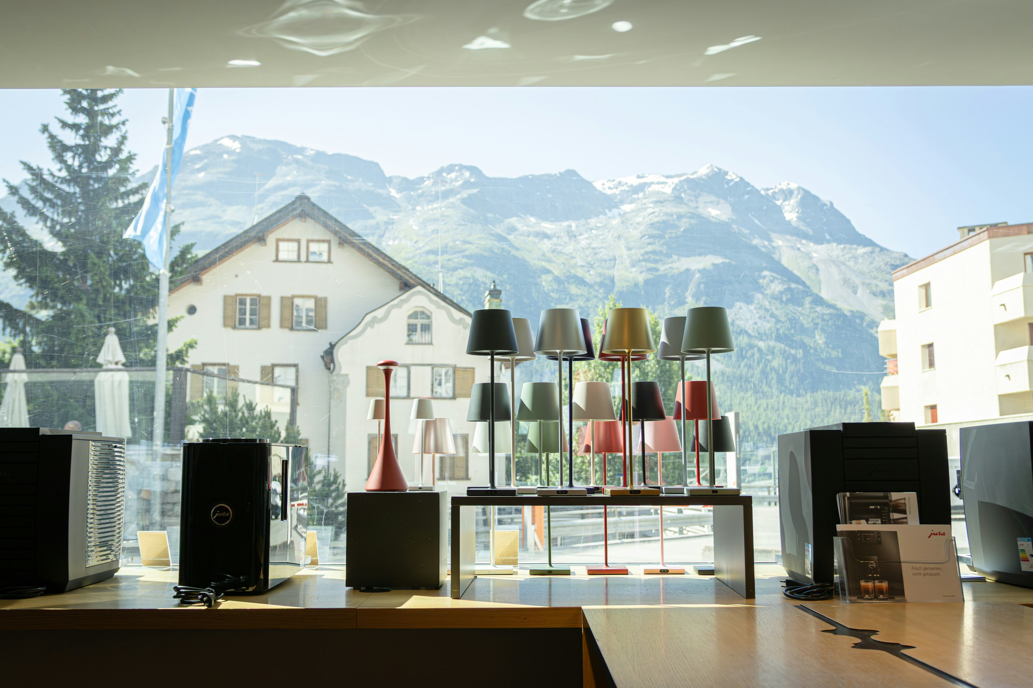 Schaufenster Pomatti Store Lampen