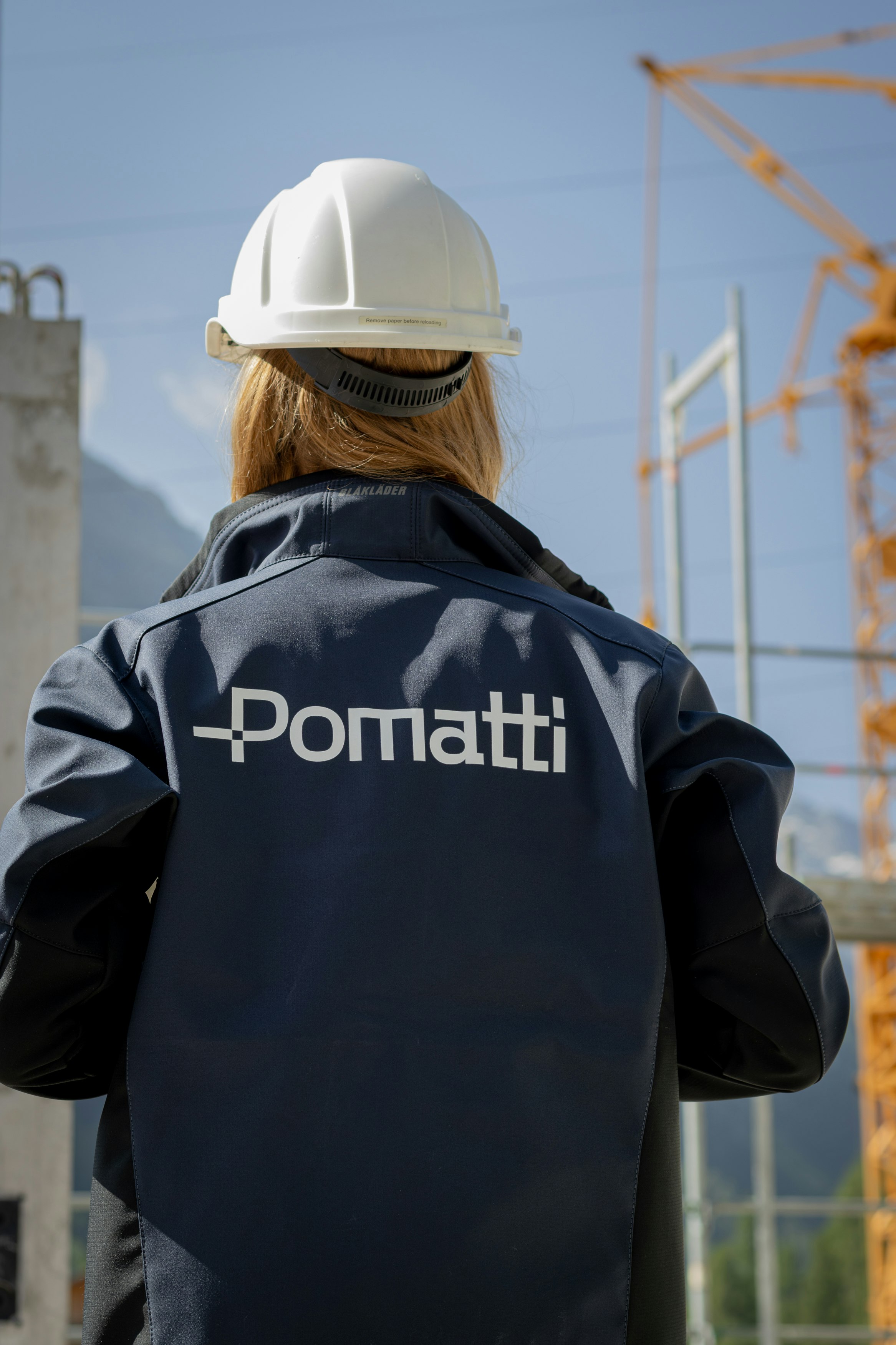 Pomatti Jacke von hinten