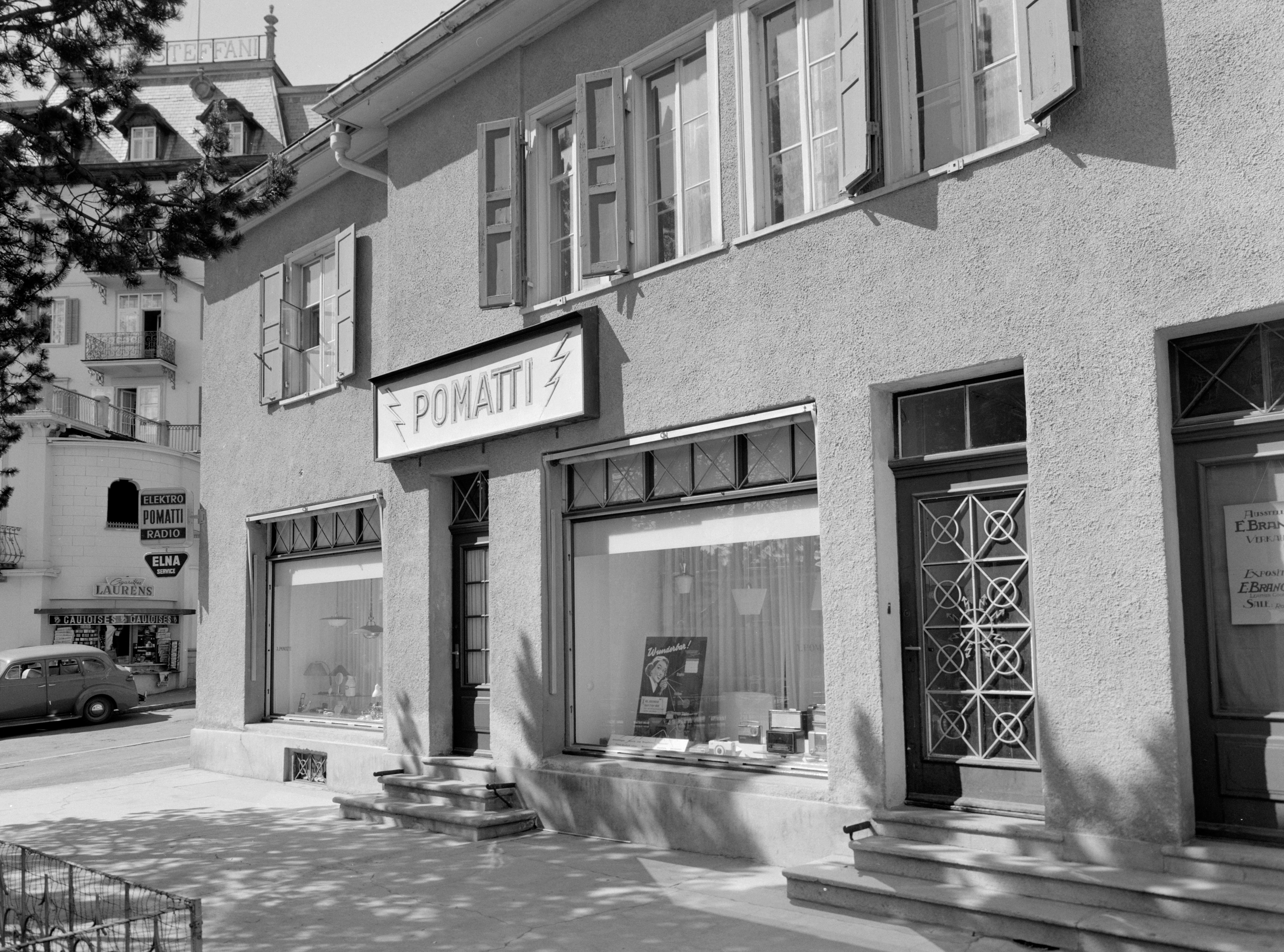 Historische Storefront Pomatti St. Moritz ca. 1954 in schwarz weiss