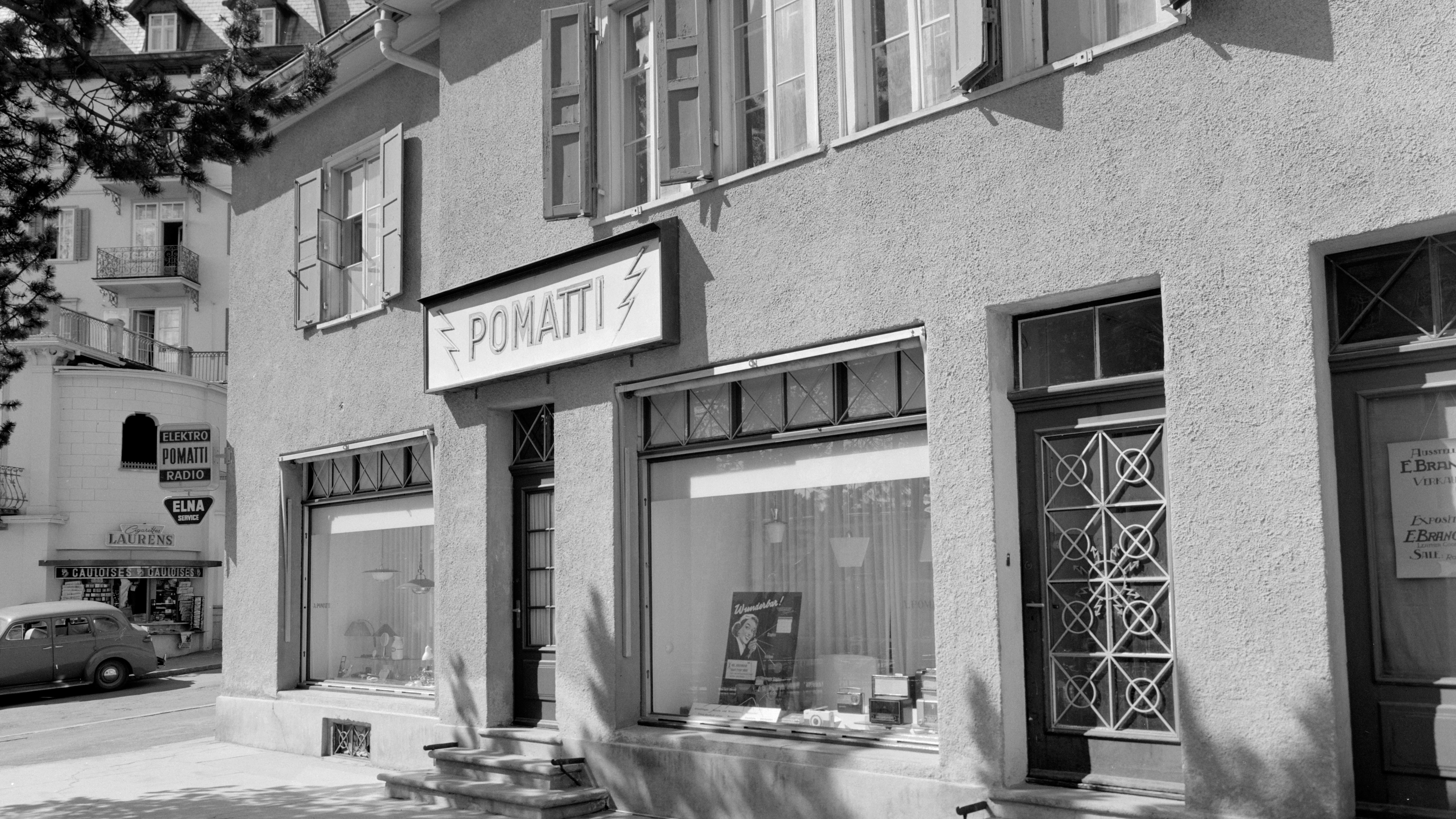 Historische Storefront Pomatti St. Moritz ca. 1954 in schwarz weiss