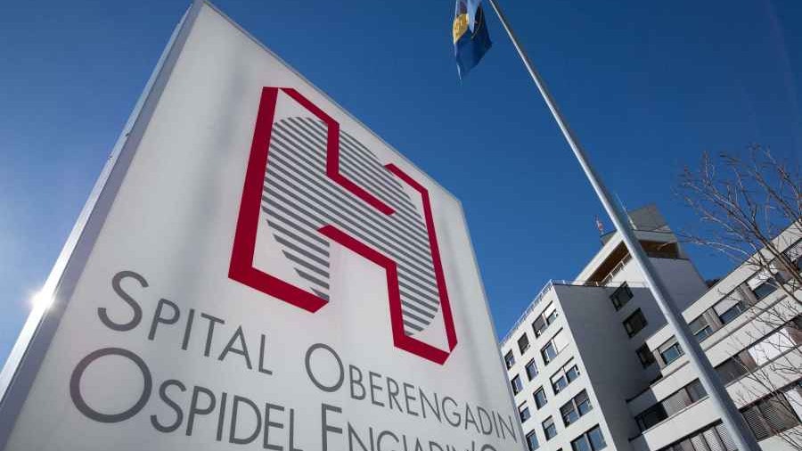 Spital Oberengadin Schild Aussenansicht
