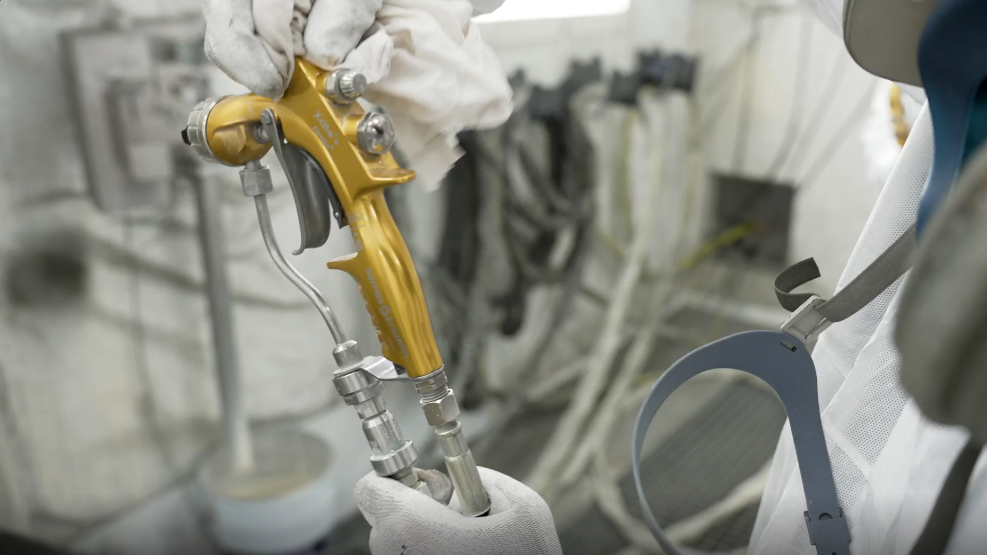 pistolet lakierniczy Sames stosowany w serwisie i naprawie urządzeń lakierniczych