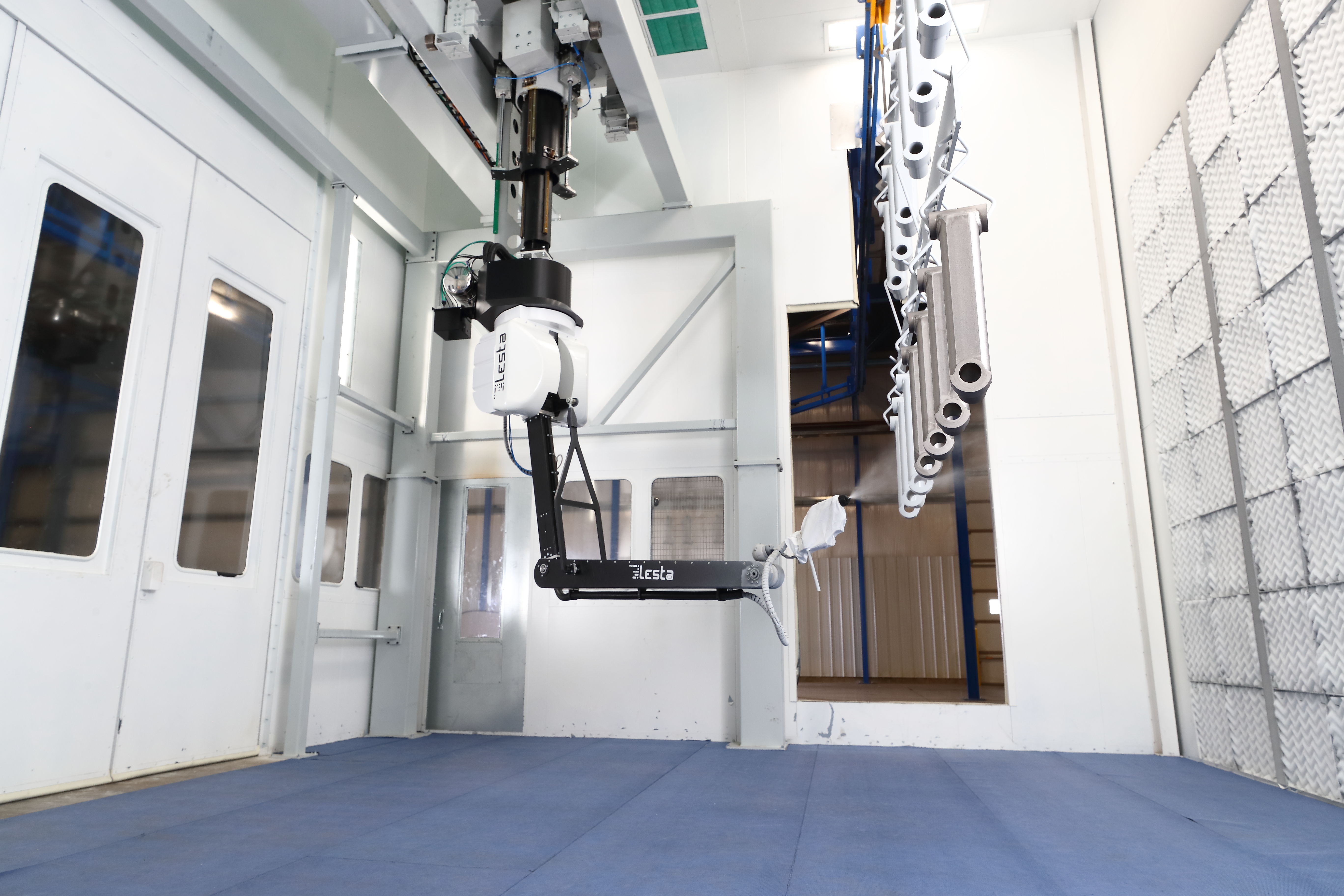 Robotyzacja aplikacji w przemysłowej kabinie lakierniczej
