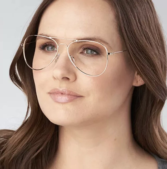 Model wearing Nala glasses