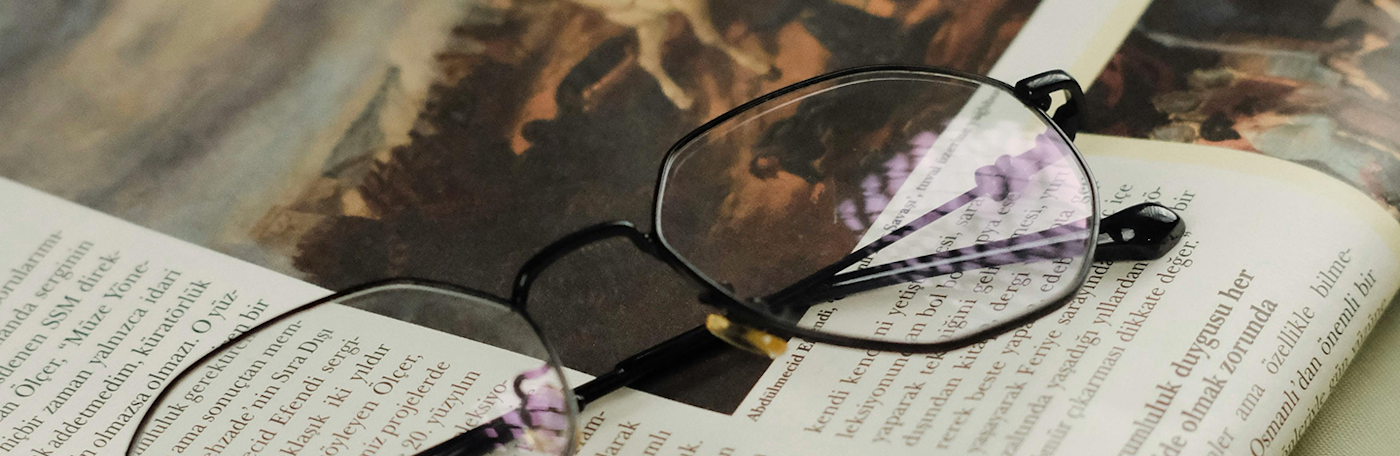 Prescription Reading Glasses vs Ready-Made