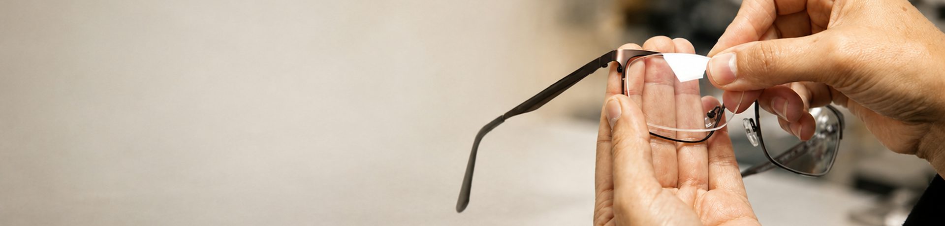 Fitting new lenses into a glasses frame