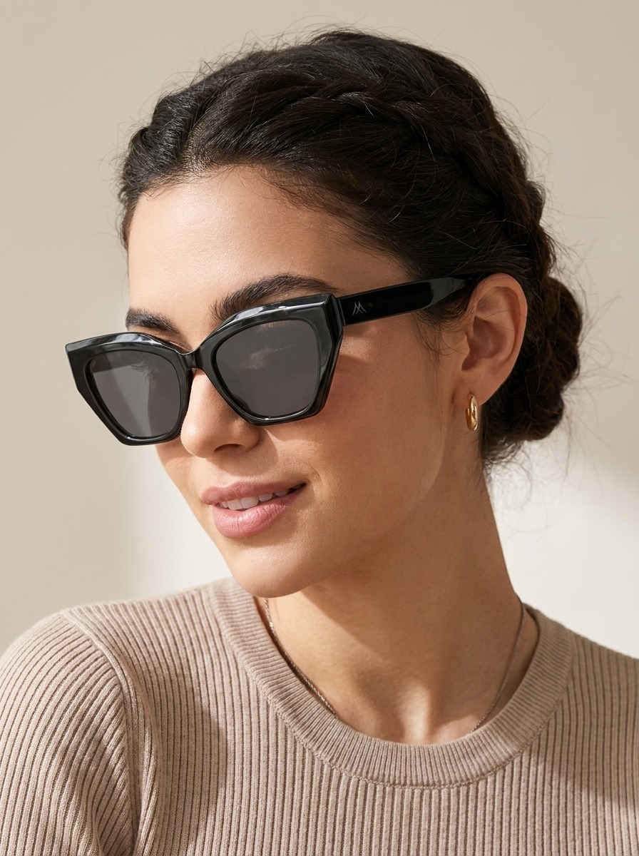 Model wearing Anais glasses