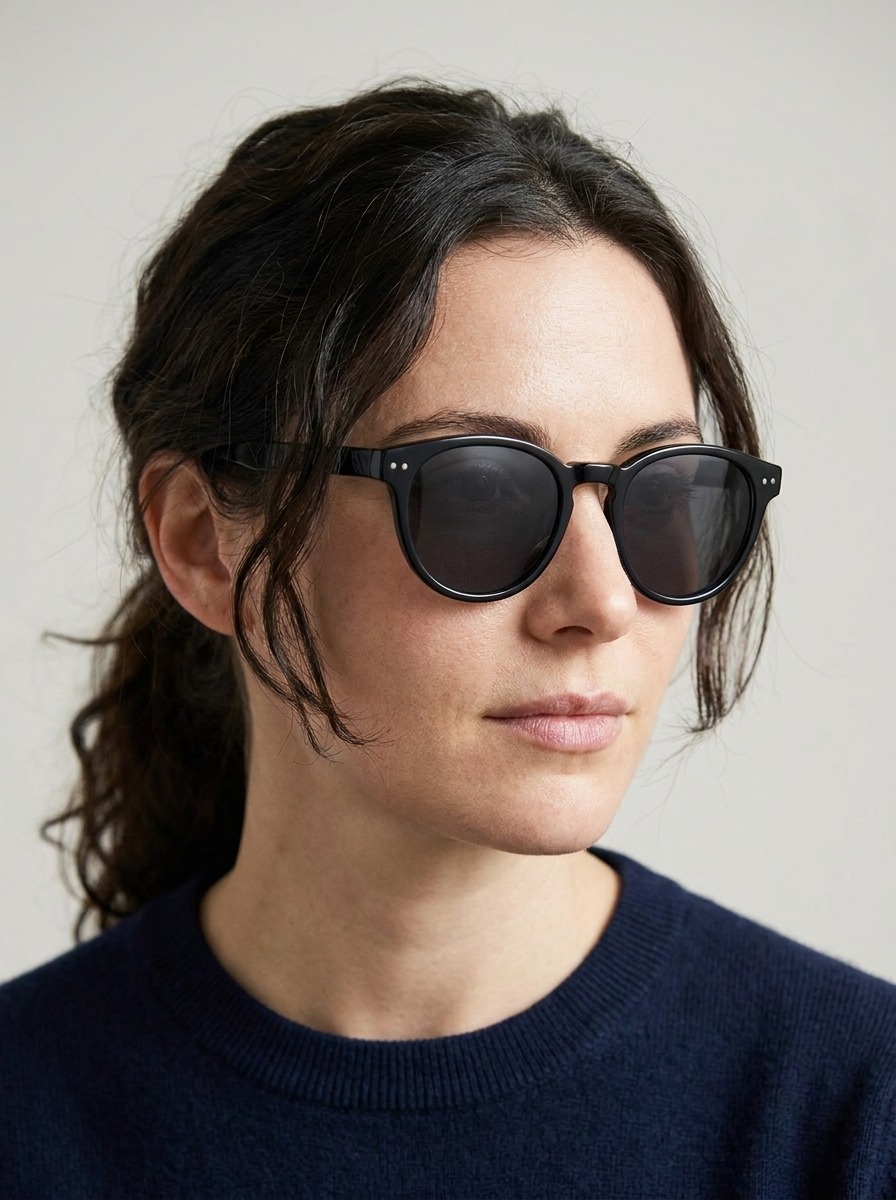 Woman wearing Harry-sun glasses