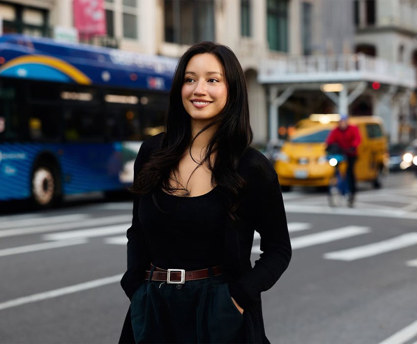 woman walking in the city with her hands in her pockets