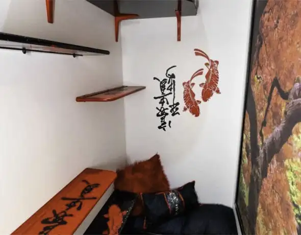 Destination Orient Suite – Luxurious Red & Black Cat Nook