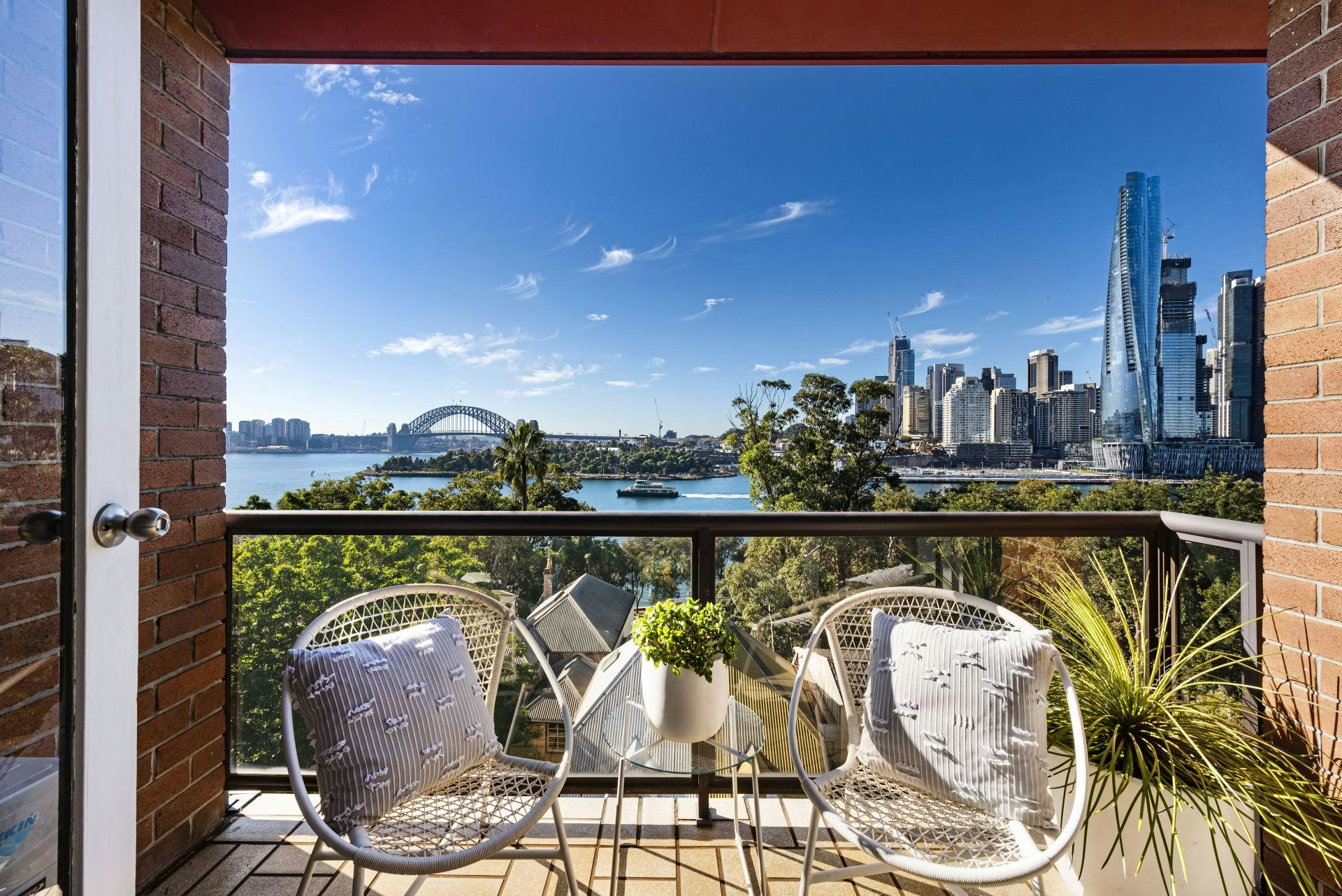 27/2 Pearson Street, Balmain East