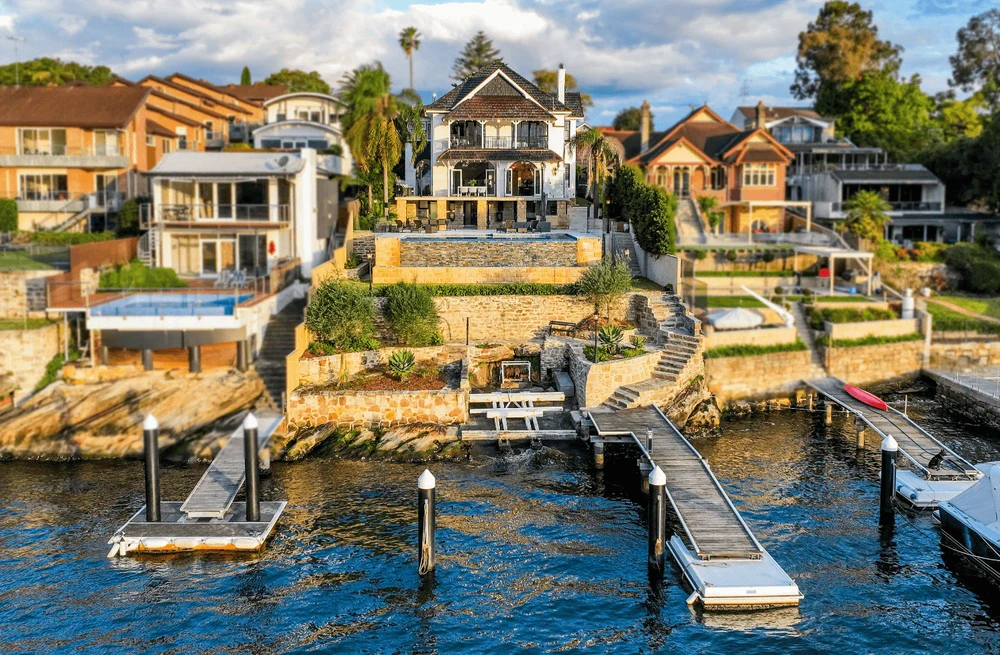 Extraordinary ‘Ocean’s Mansion’ sale defies cooling market