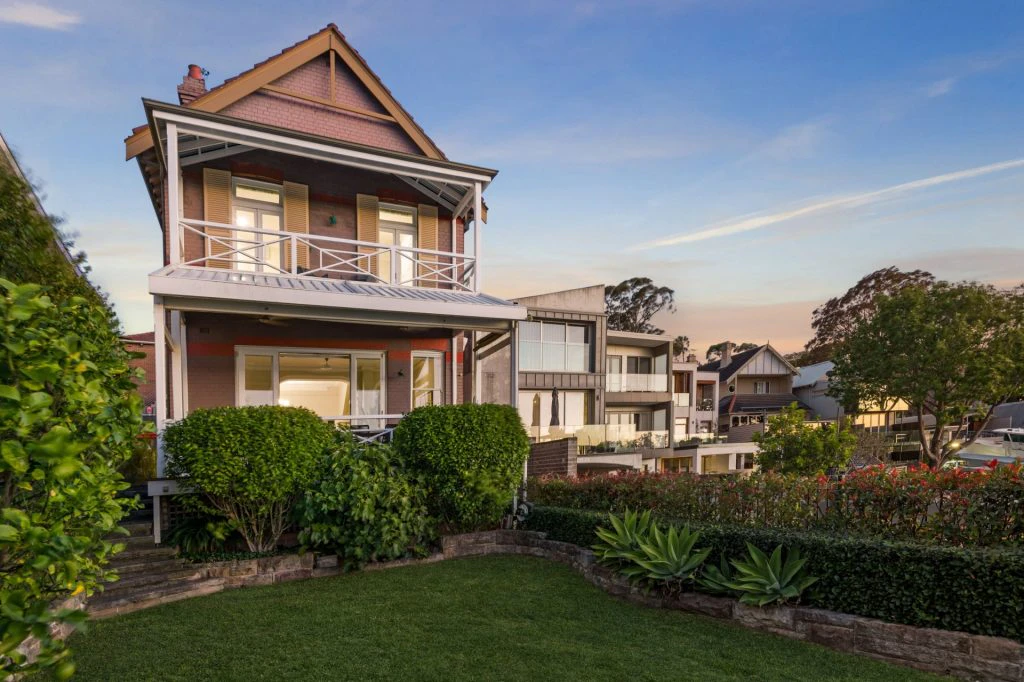 HISTORIC HARBOURFRONT SPLENDOUR