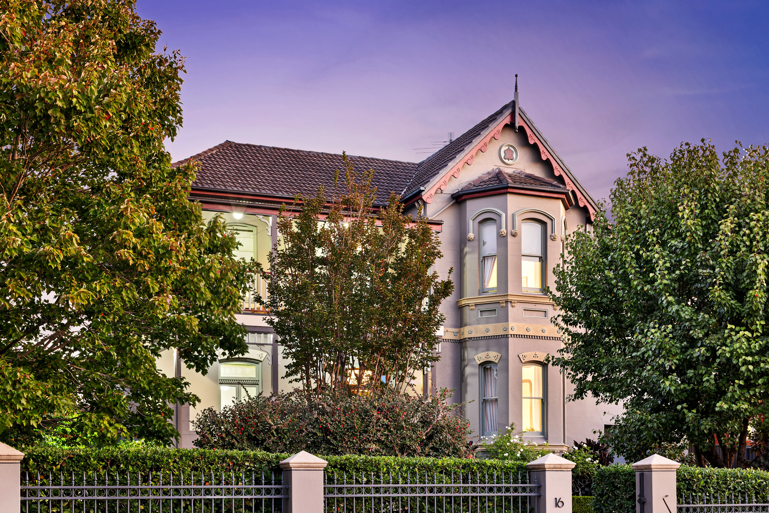 16 Hillcrest Avenue, Ashfield
