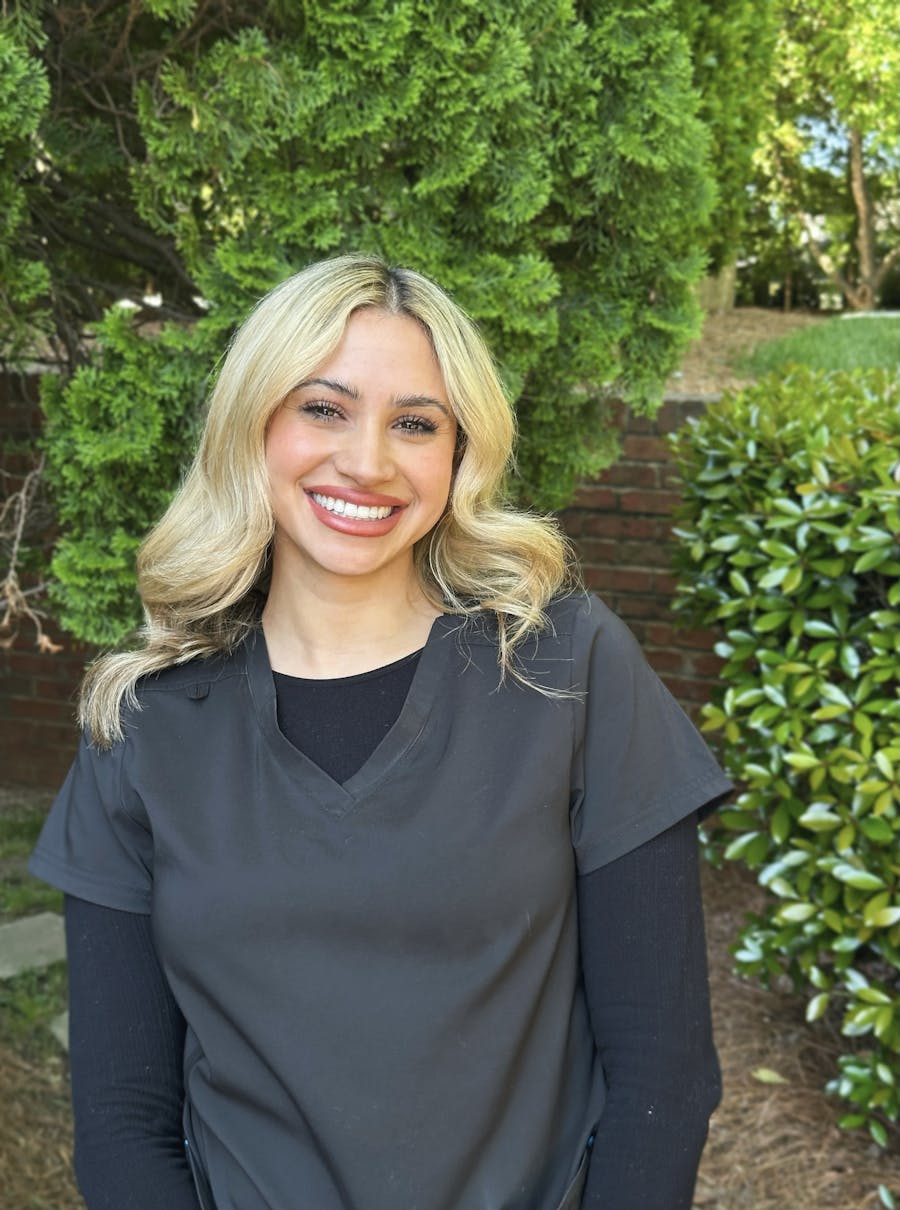 Evelyn Flores, Aesthetician