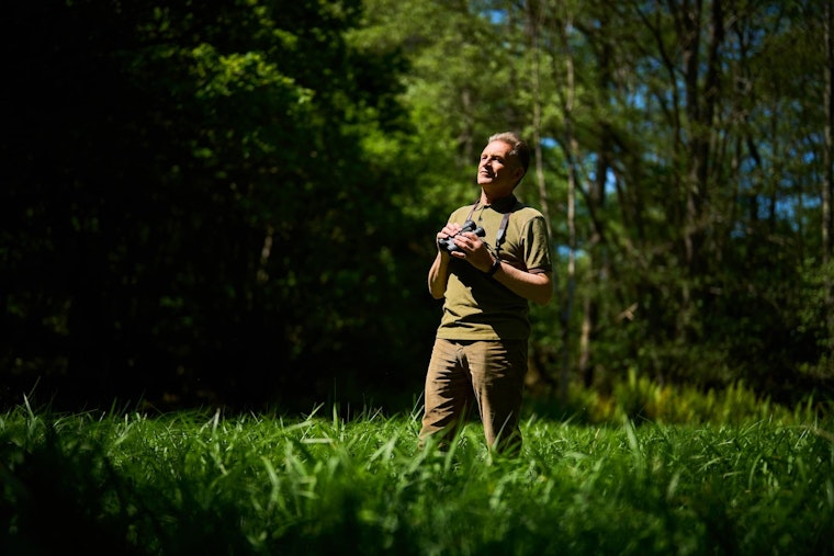 Chris Packham in Bowyers wood