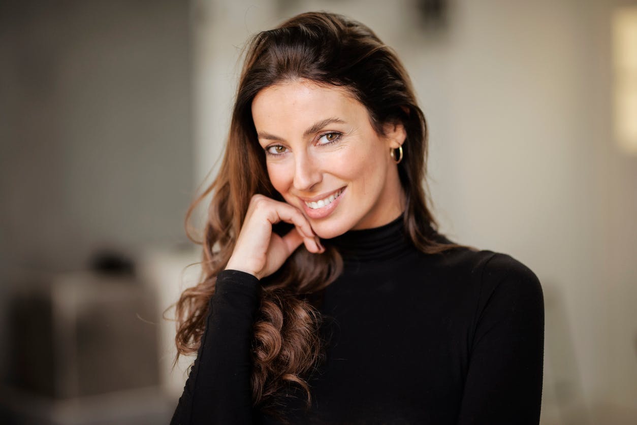 Beautiful older woman with long hair smiles at the camera. Her youthful appearance despite her age is to emulate the potential results of a facelift in Las Vegas with Dr. Stile