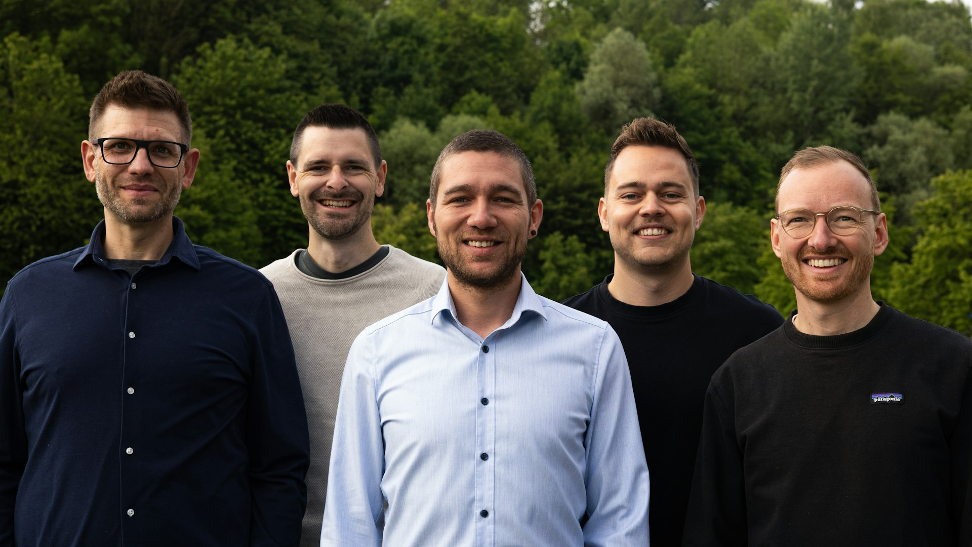 Hello, we are Neovo AG