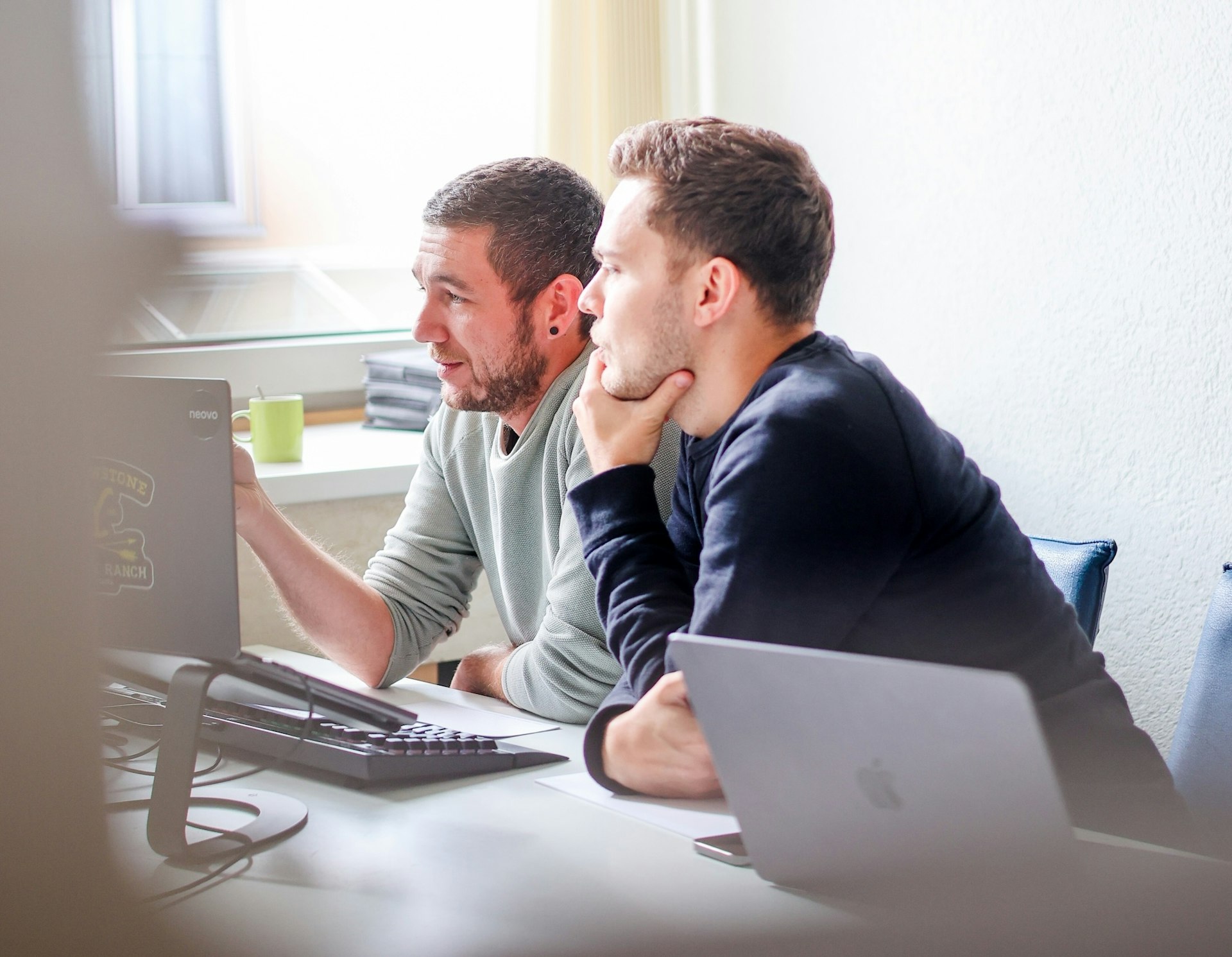 Zusammenarbeit im Neovo AG Office