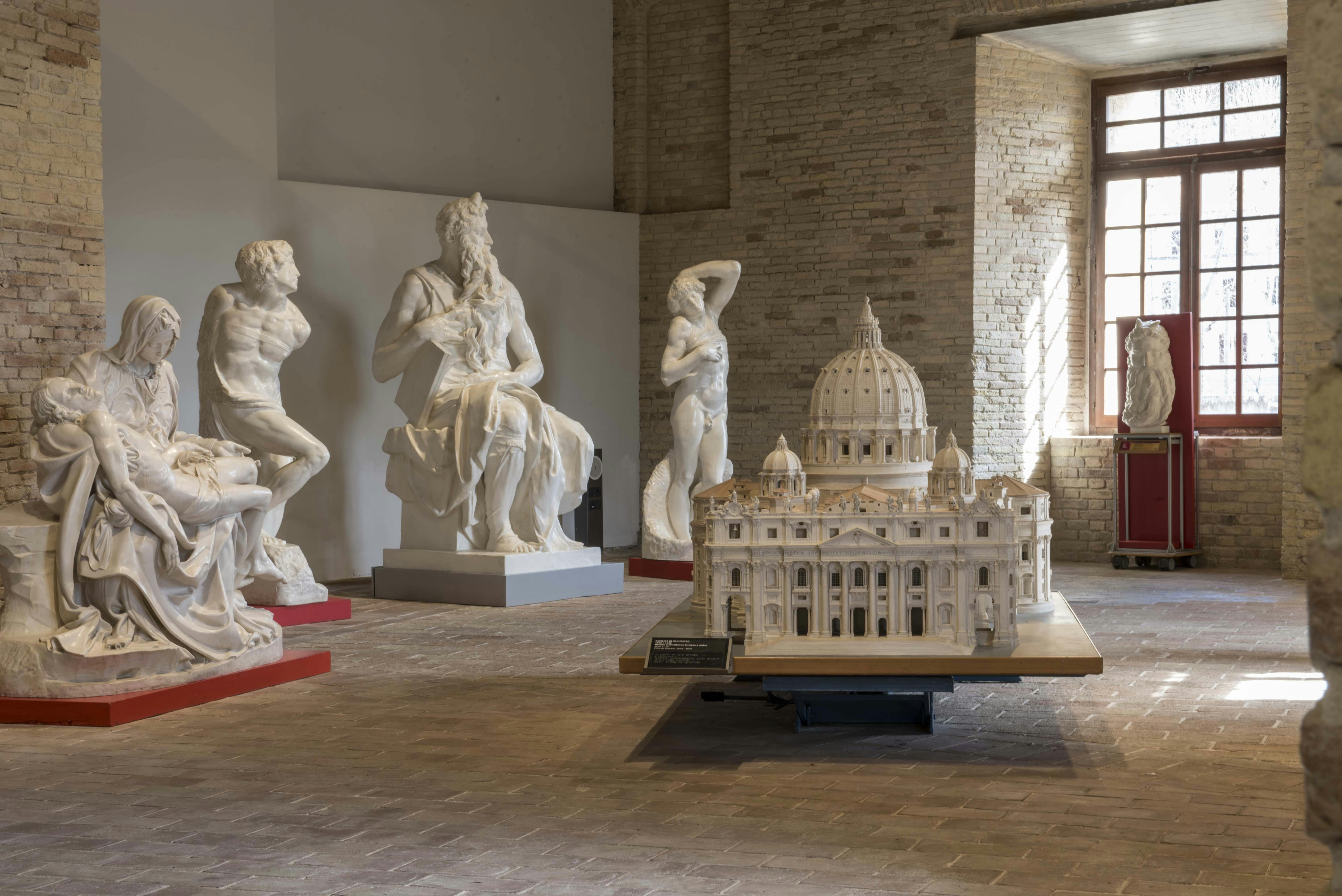 Ancona, Museo Omero, Renaissance room. Model of St. Peter's basilica, surrounded by some of Michelangelo's chalk and resin copies.