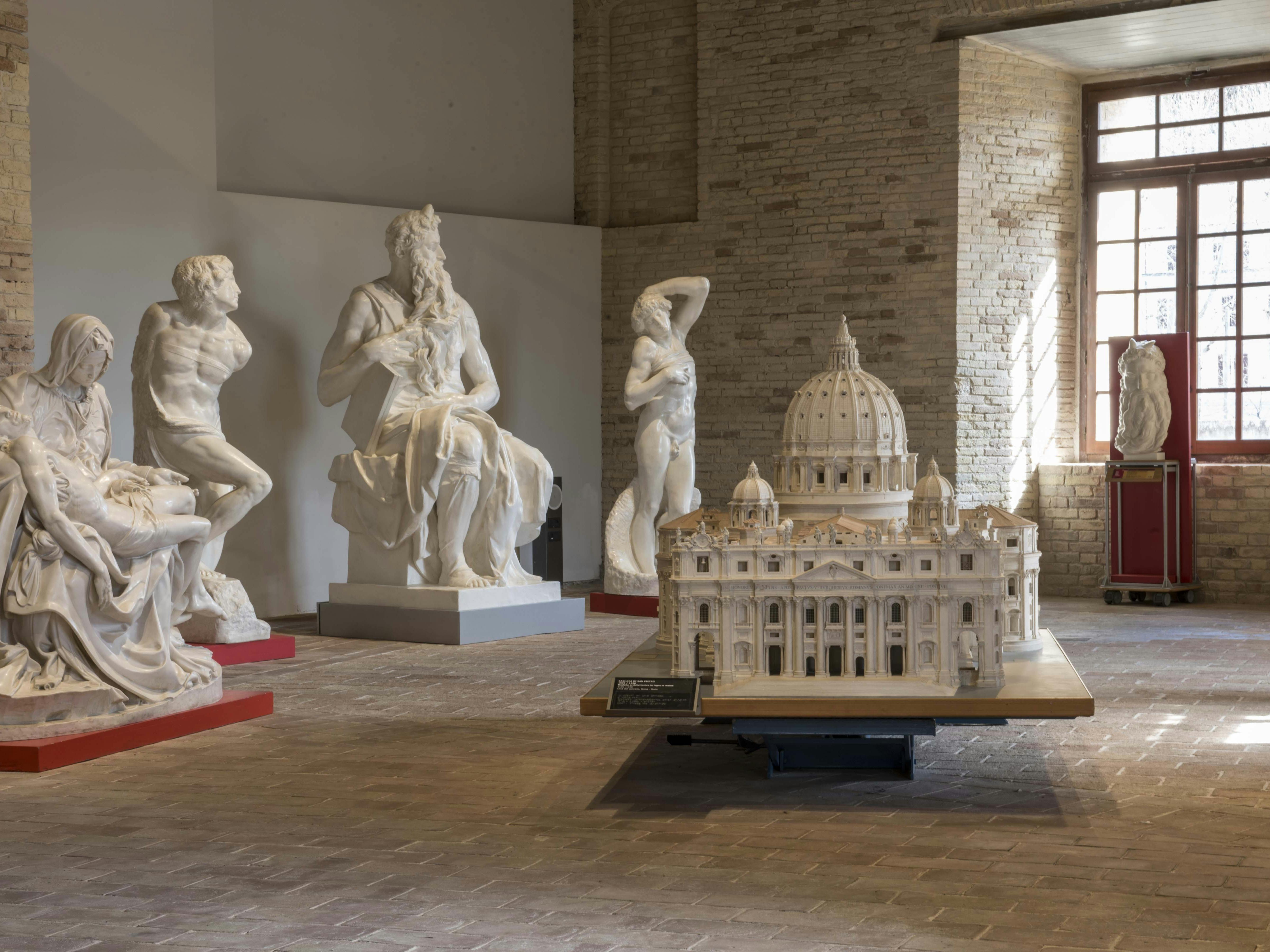Ancona, Museo Omero, Renaissance room. Model of St. Peter's basilica, surrounded by some of Michelangelo's chalk and resin copies. Ancona, Museo Omero, Renaissance room. Model of St. Peter's basilica, surrounded by some of Michelangelo's chalk and resin copies.