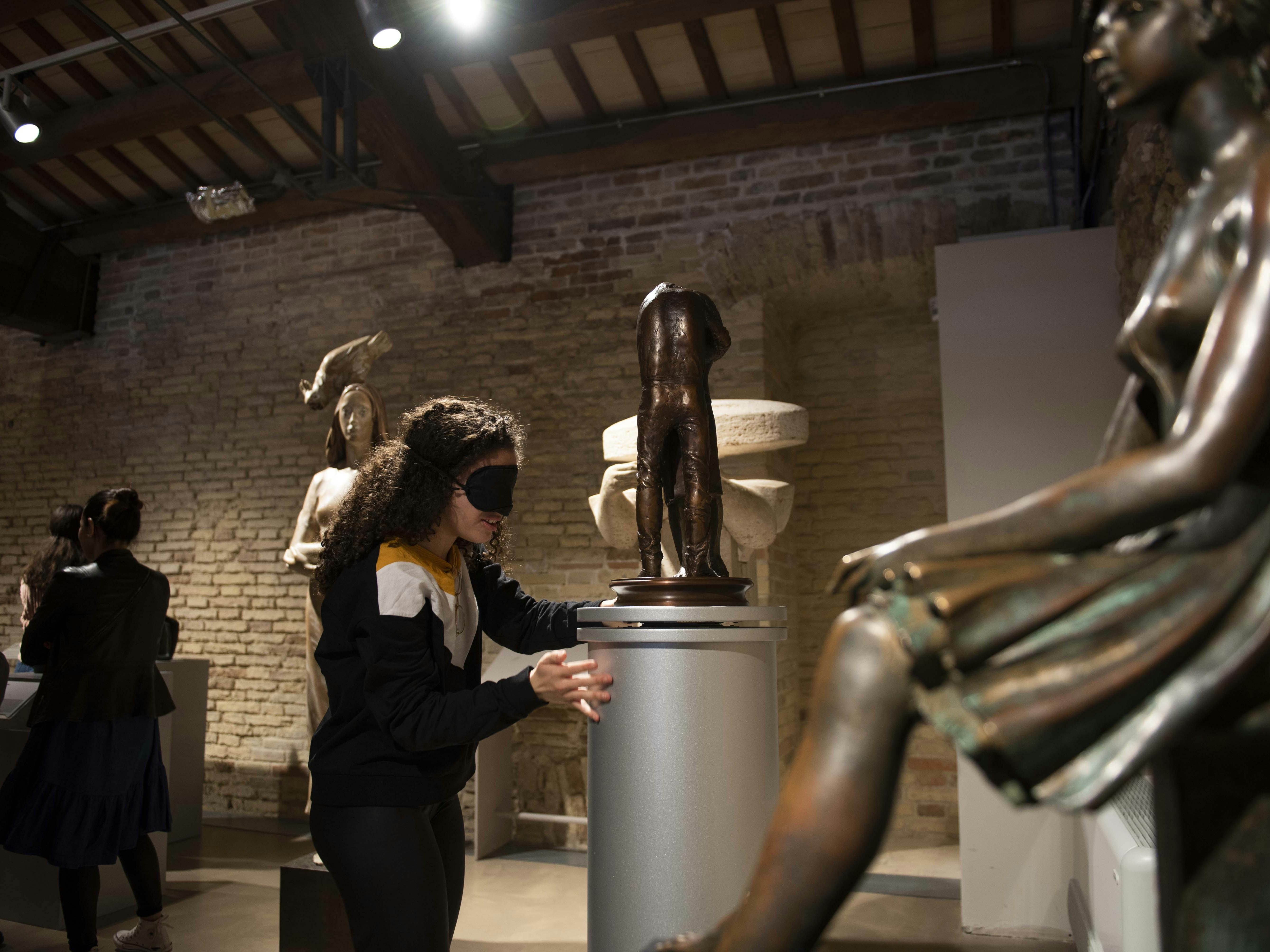 Ancona, Museo Omero, Contemporary Section. Educational activity "Images from darkness" with blindfolded exploration of original sculptures. Ancona, Museo Omero, Contemporary Section. Educational activity "Images from darkness" with blindfolded exploration of the original sculptures.